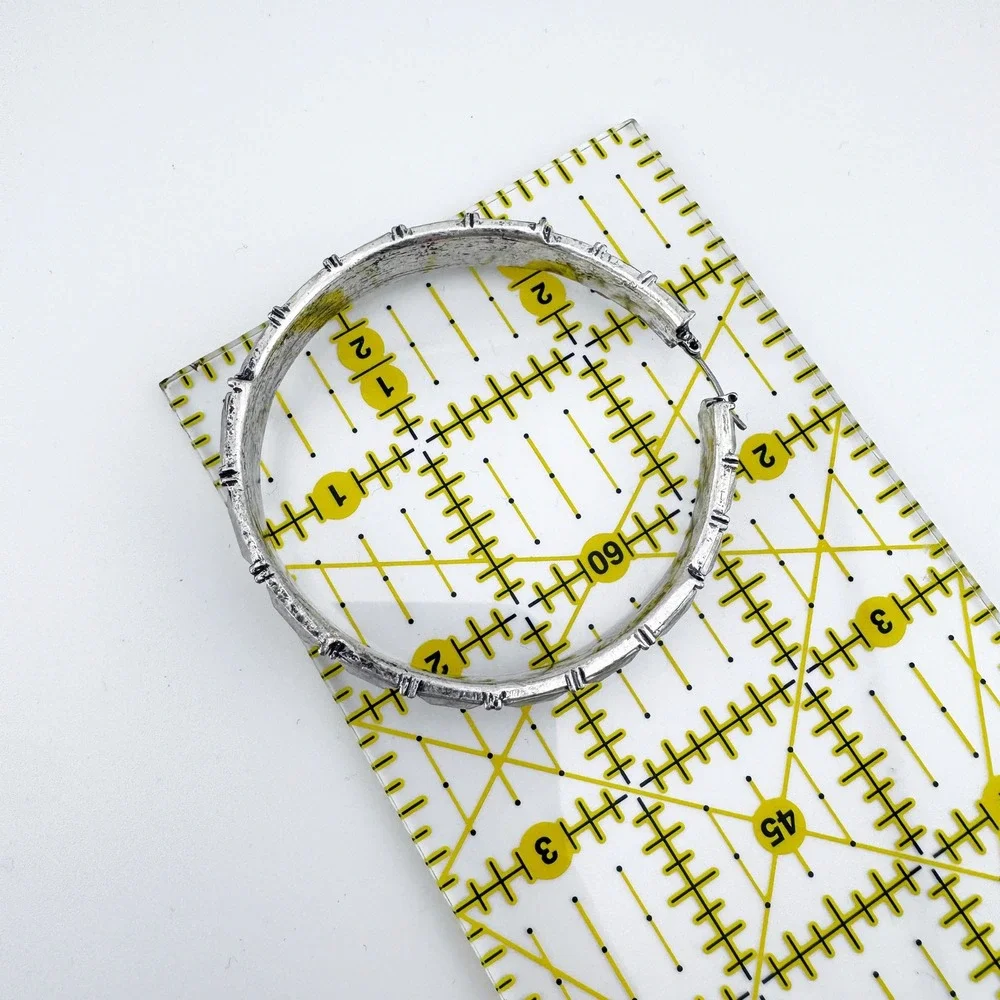 Vintage Heavy Silver Tone Hoop Earrings Textured Barbed Wire Design‎